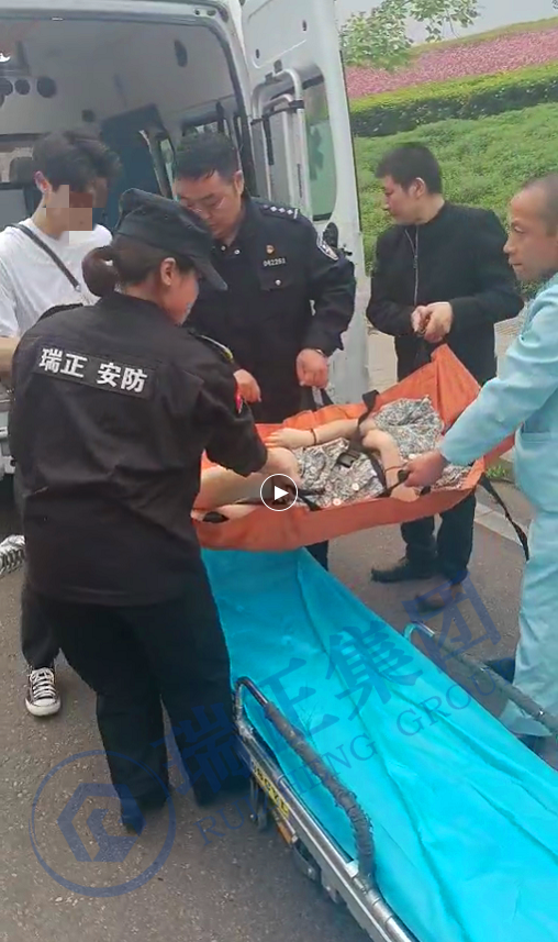峨秀湖保安队协助搜救轻生女子